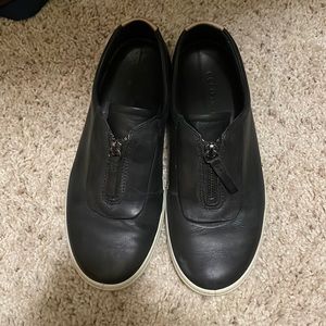 ECCO Black Slip On (Size 6)